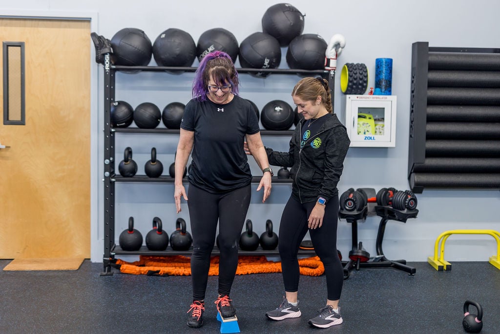 Patient undergoing a running gait analysis with a physical therapist at a sports physical therapy clinic in Lunenburg, MA